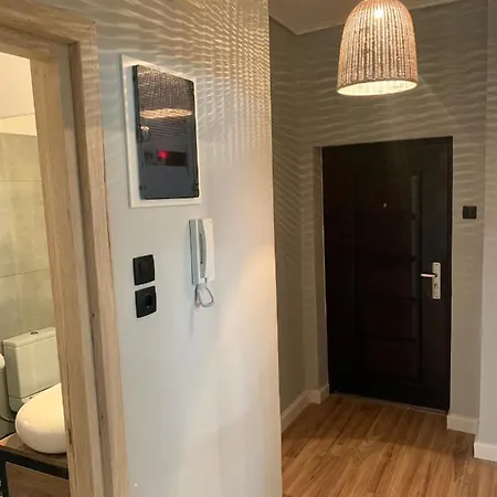 Modern And Spacious /5min Walk To The Center *
