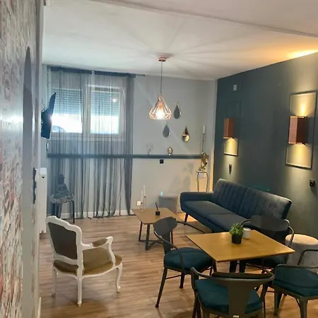 Modern And Spacious /5min Walk To The Center