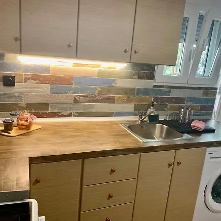 Modern And Spacious /5min Walk To The Center *