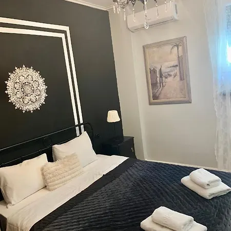 Apartment Modern And Spacious /5min Walk To The Center *