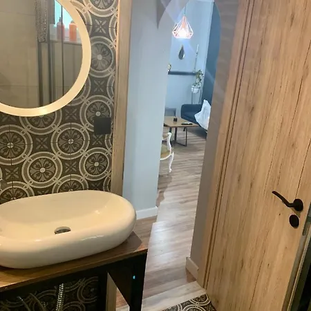 Modern And Spacious /5min Walk To The Center